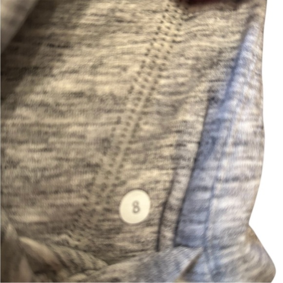 Lululemon Insculpt Vest Size 8 REVERSIBLE Light Gray with black Trim - Picture 5 of 14